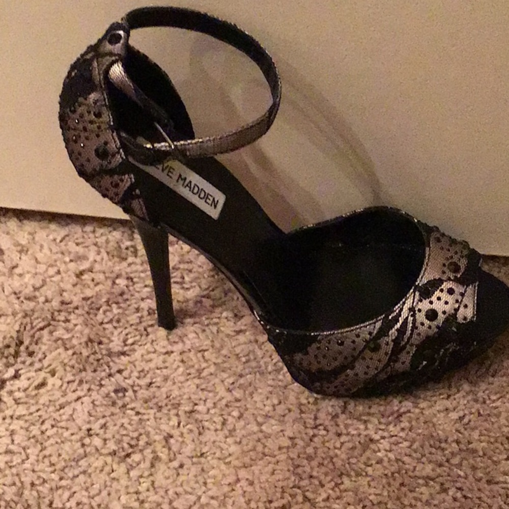 Shoes - Picture 3 of 4